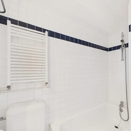 Apartment A 200 M, Piscine Commune, Sejour Pour 2 *